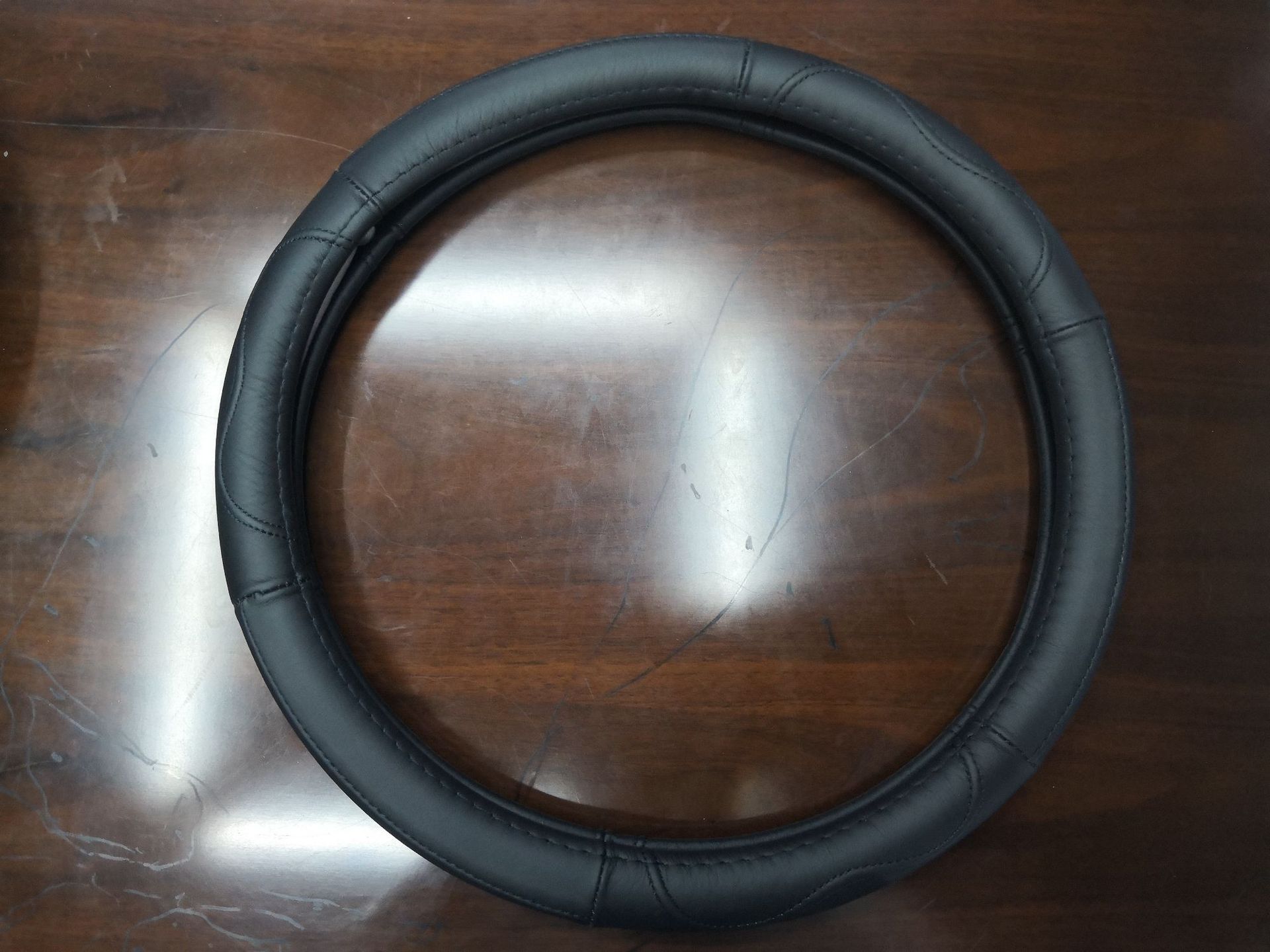 Manufacturers direct sales of white leather perforated inner ring steering wheel cover selling like hot sellers