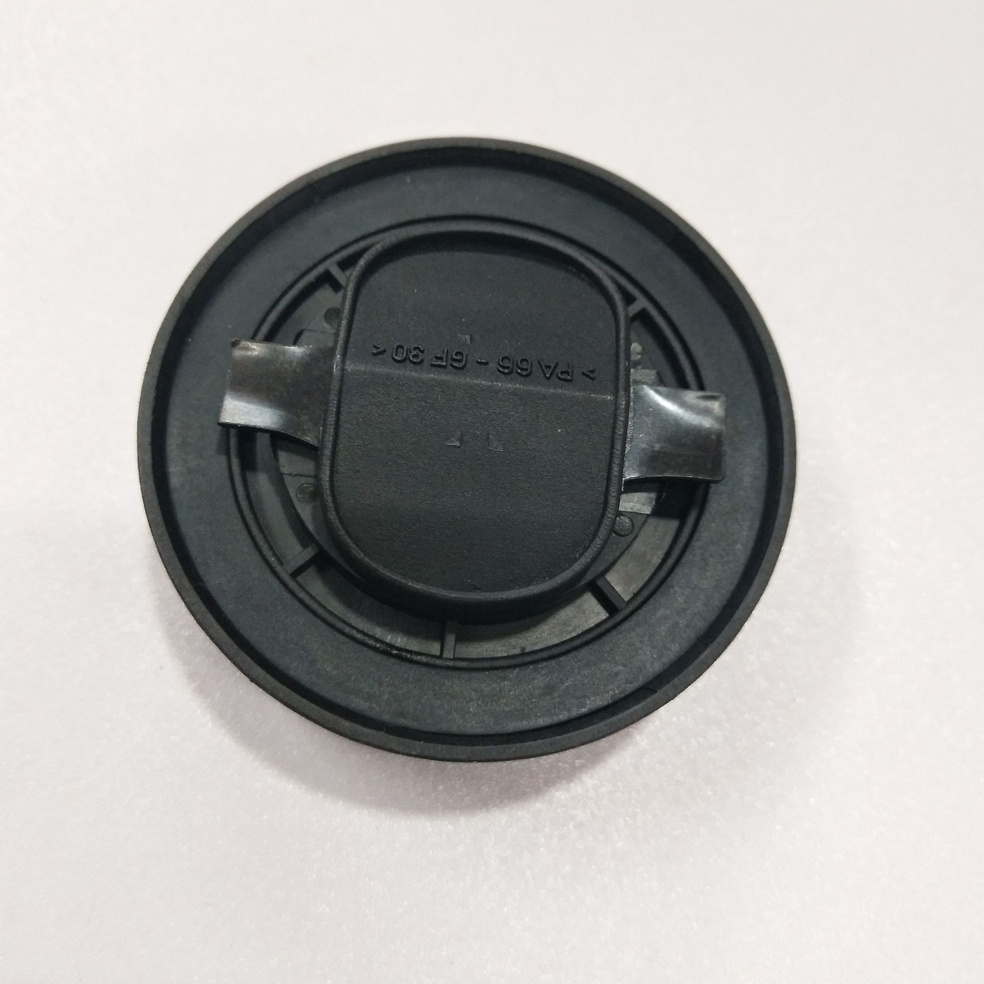 Car Oil Filter Cover Exhaust Valve Cover Suitable for Benz-Mercedes One-Year Warranty