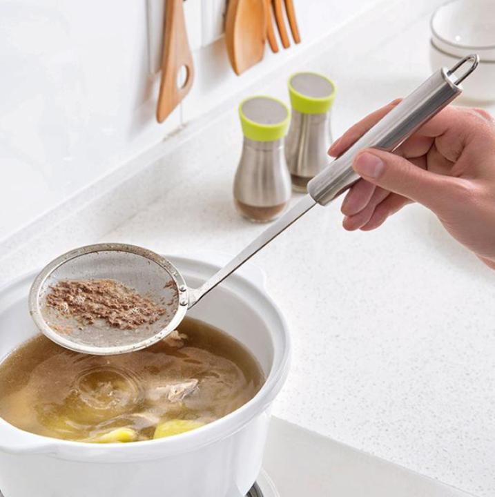 Kitchen Stainless Steel Colander Strainer Oil Leak Spoon Long Handle Foam Strainer Spoon Oil Skimmer Oil Filter Mesh Spoon Strainer