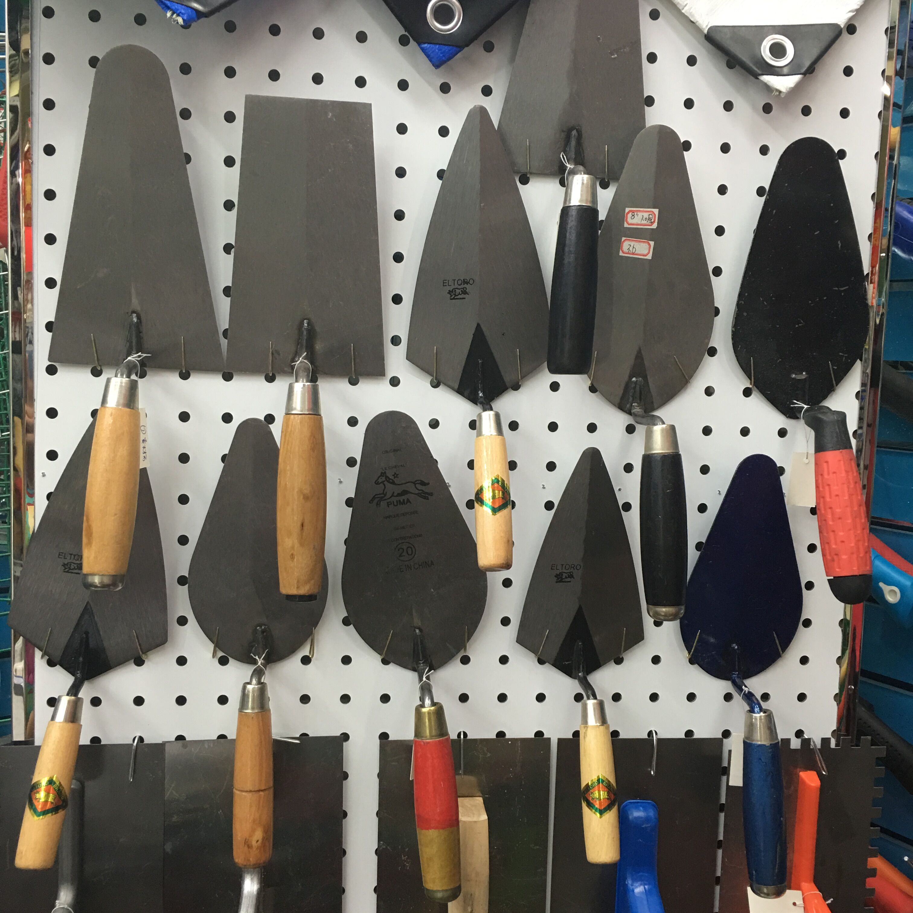 Bricklaying trowel plate cutter