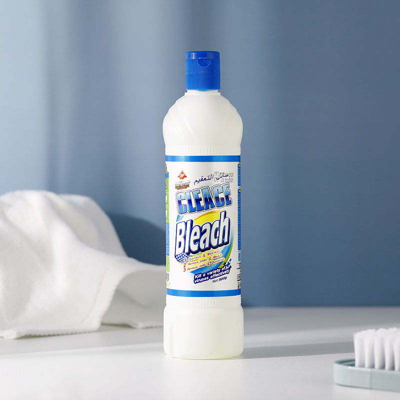 Home disinfectant manufacturer wipes seat doors and windows