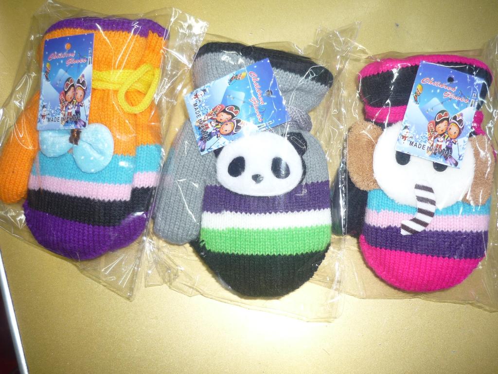 Children&#039;s fashion hanging neck cartoon gloves