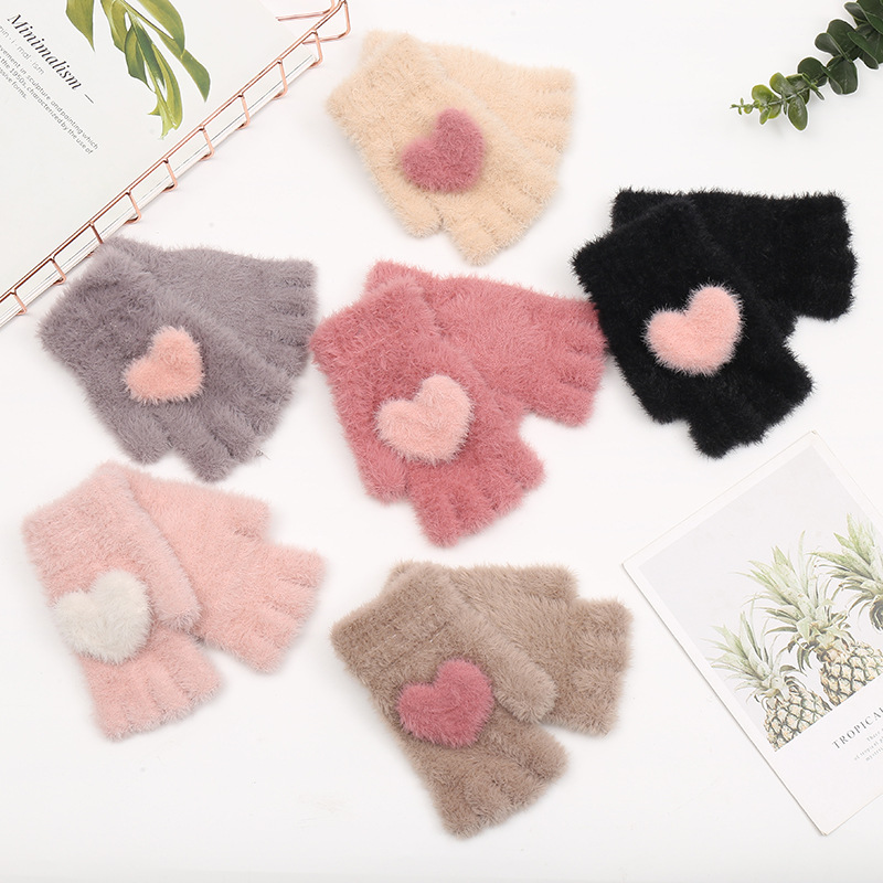 Korean version of the love pattern of women&#039;s half-finger gloves in winter fashion lovely warm travel gloves manufacturers Direct