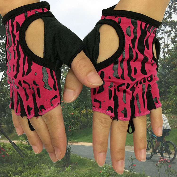 Exclusive for Cross-Border Women&#039;s Leopard-Print Iron Gloves Goddess Fingerless Fitness Training Half-Finger Gloves for Riding Ladies