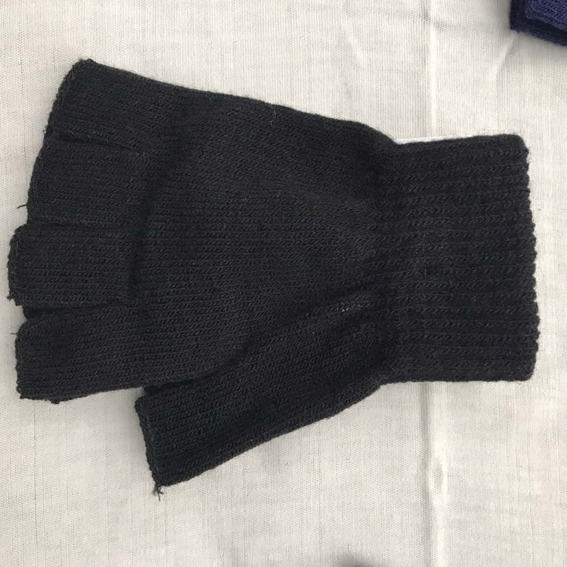 Wholesale regular plain color students wear 15 cm fine yarn acrylic half-finger gloves