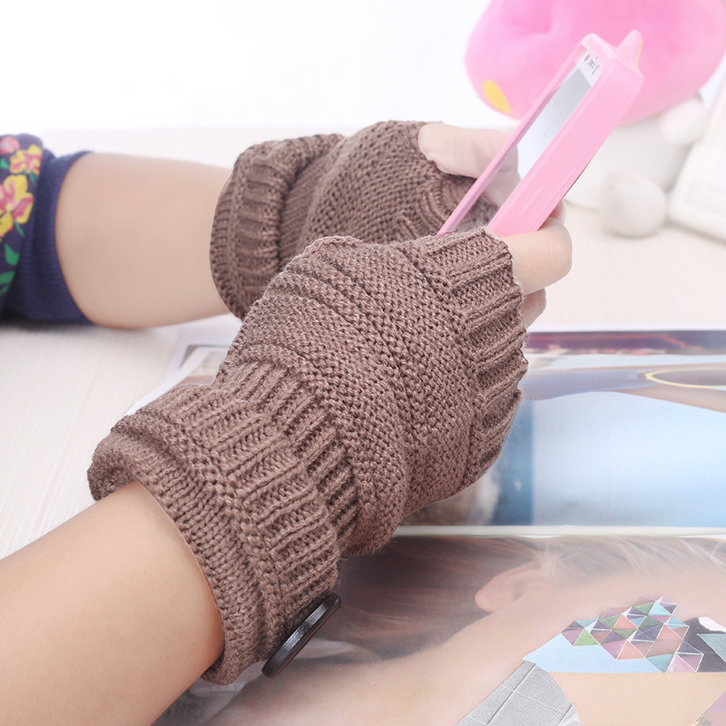  In the half finger gloves, the Korean version of knitting wool button gloves, is a hot seller.
