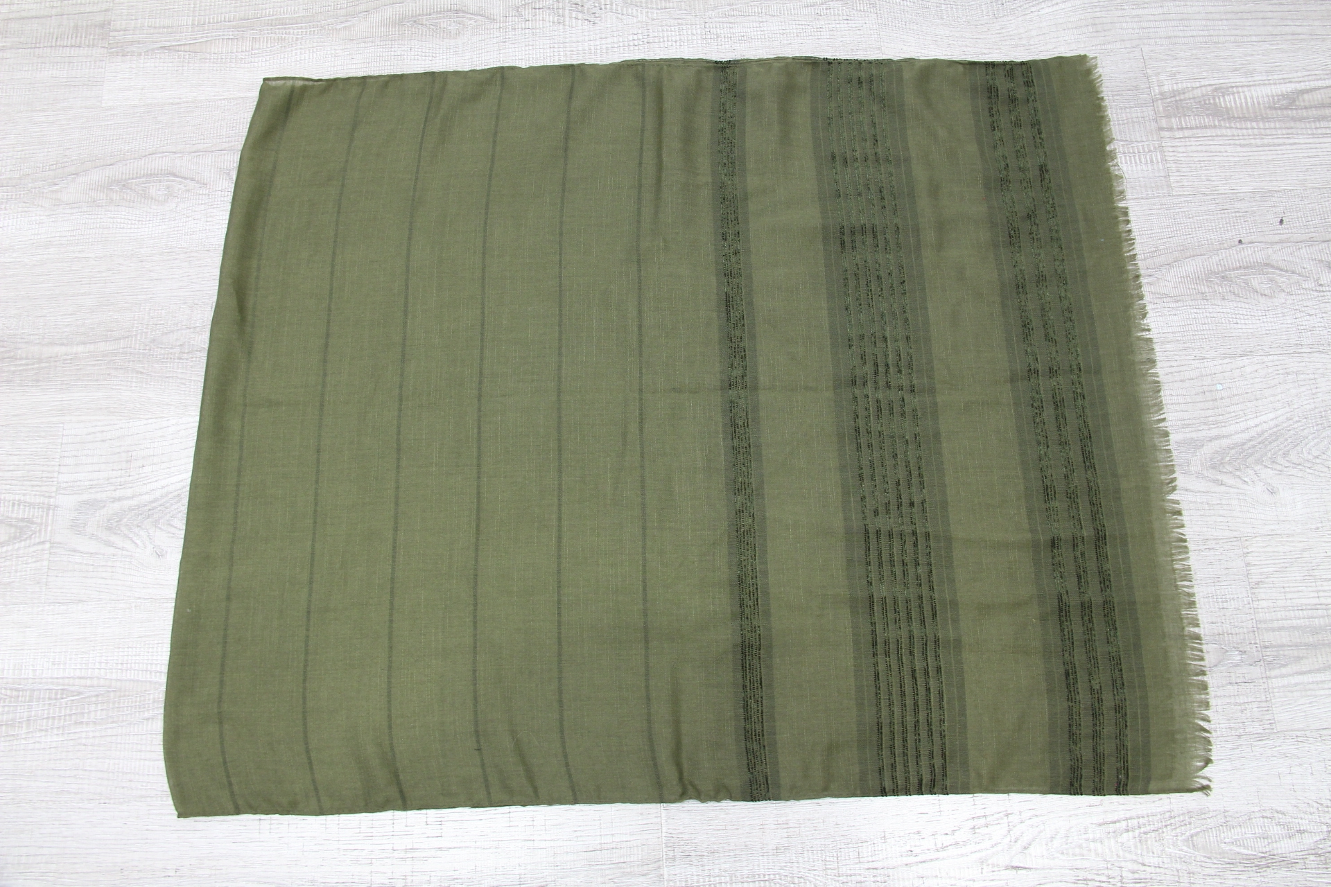 Wish Popular European and American Men&#039;s Yarn-Dyed Scarf Men&#039;s Winter Jacquard British Solid Color Shawl Spot Wholesale