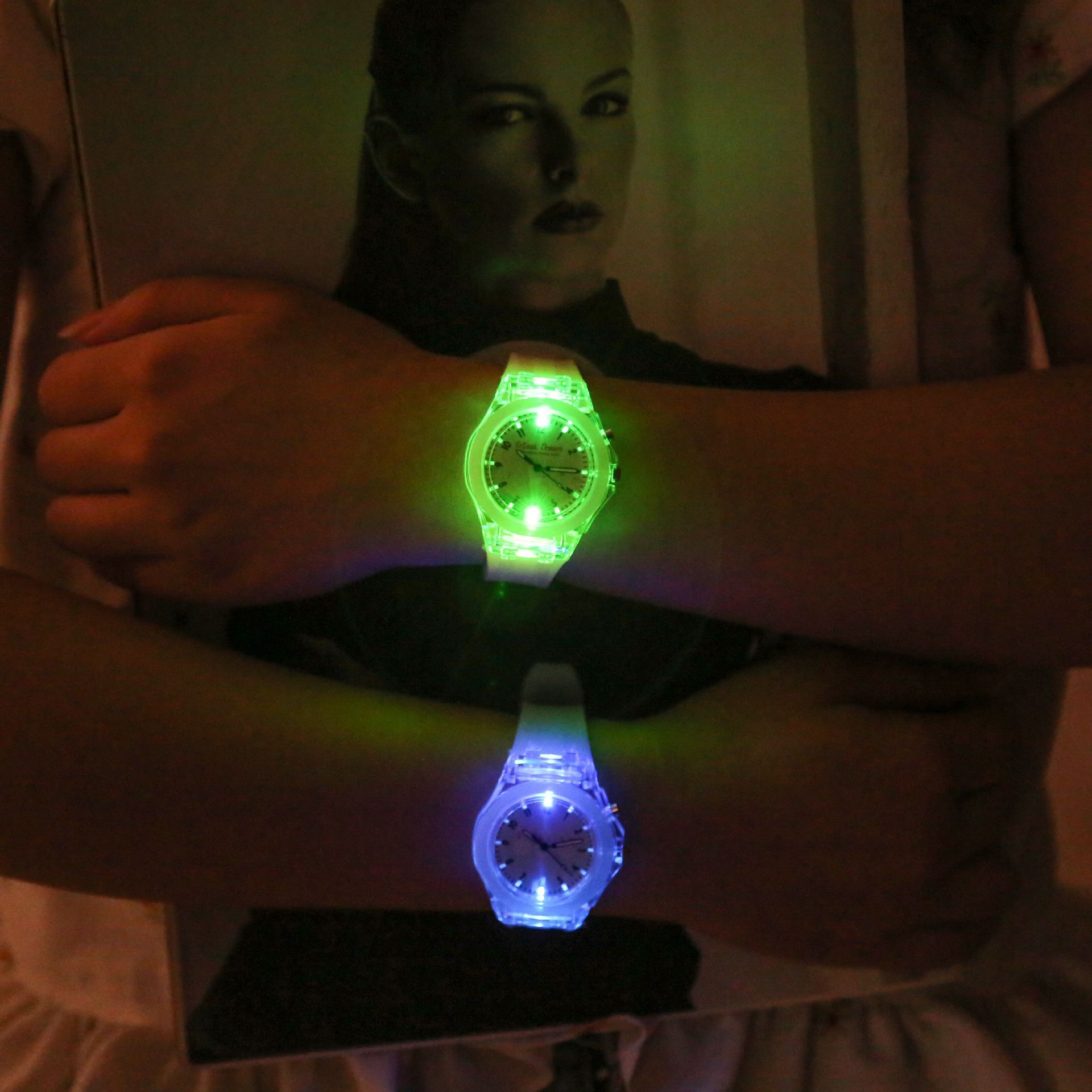 INS Trendy Children&#039;s Luminous Student Children Watch Cartoon Rabbit Quartz Watch Male and Female Students Glow Watch