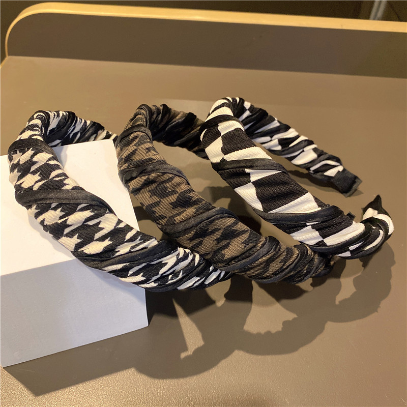 Pleated Braid Headband Black and White Series Autumn Winter Retro Elegant Woven Headband Hairpin Hair Tie Headdress New Headband