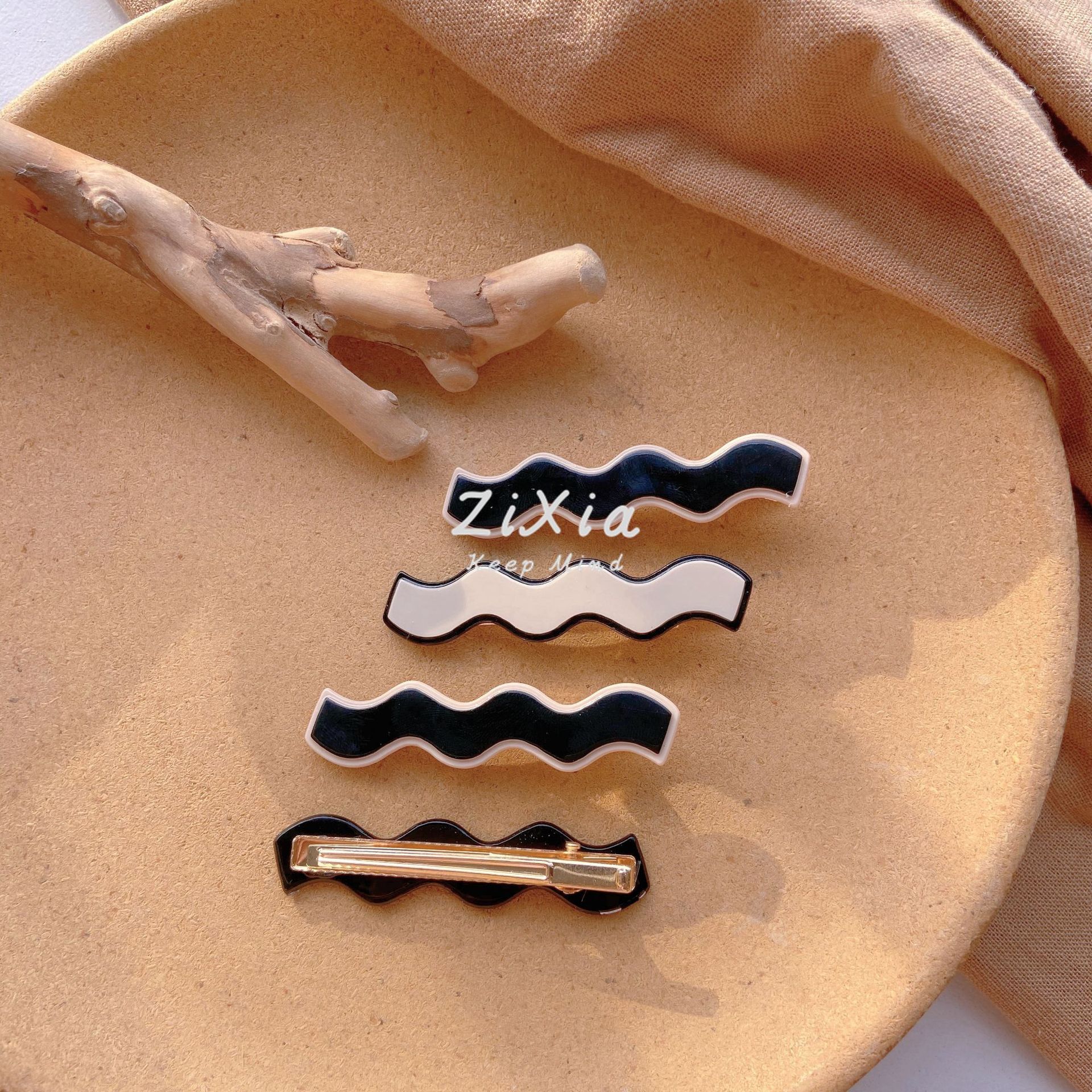 Simple Acrylic Side Clip Black and White Chanel-Style Bang Clip Hepburn Style Temperament Duckbill Clip Daily Hair Clip Hairpin