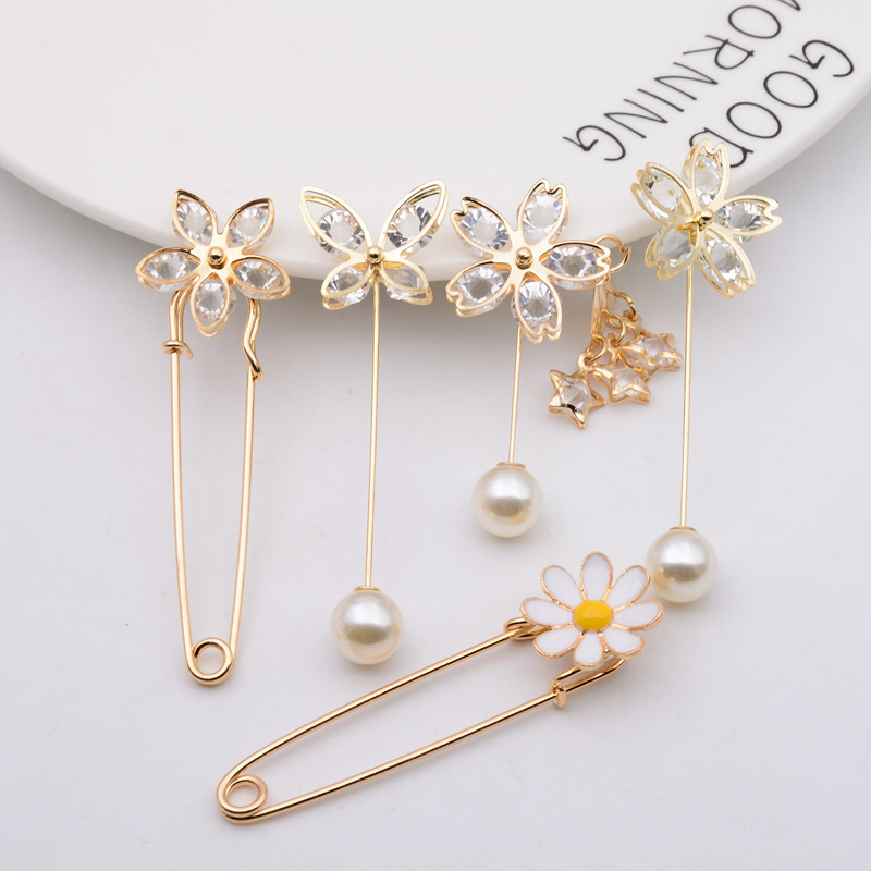 Anti-Exposure Pearl Brooch Female Word High-End Corsage Pin Butterfly Pin Scarf Buckle Skirt Mouth Waist-Closing Artifact