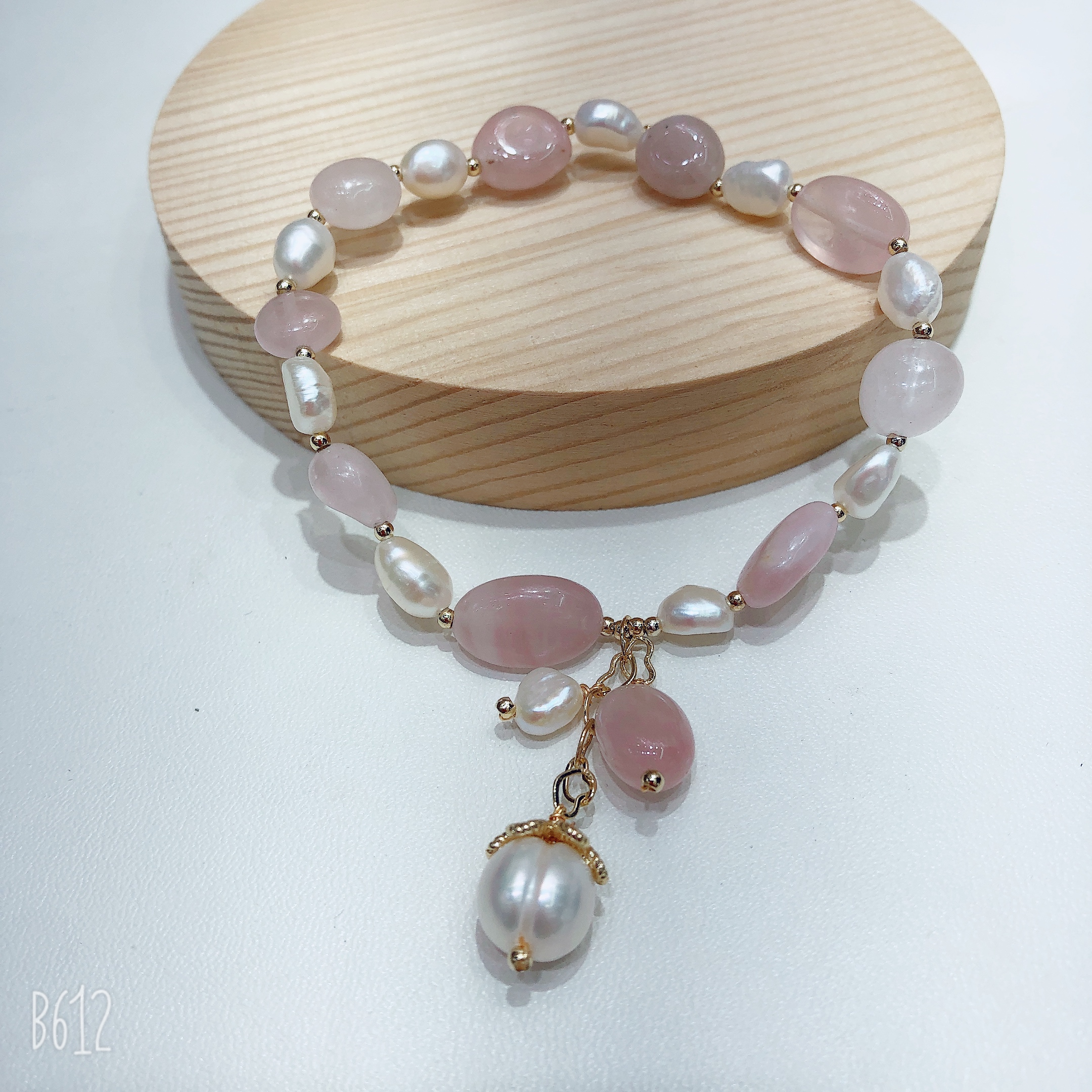 The most popular 14K real gold amethyst bracelet this year is The original pearl design bracelet for domestic sale