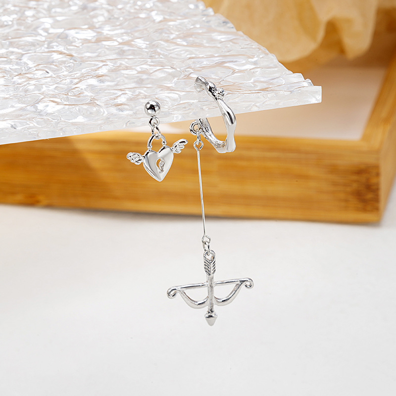 Silver Needle Love Heart Stud Earrings the Arrow of Love Ear Clip Female Dark Retro Simple Kuchao Metal Ear Studs Earrings