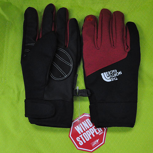 Man sporty warm gloves mittens ski gloves