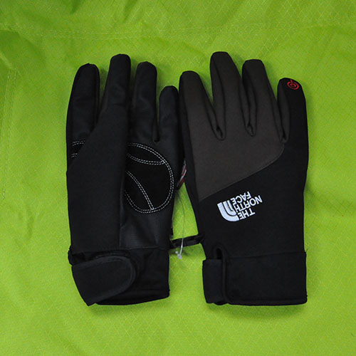 Man sporty warm gloves mittens ski gloves