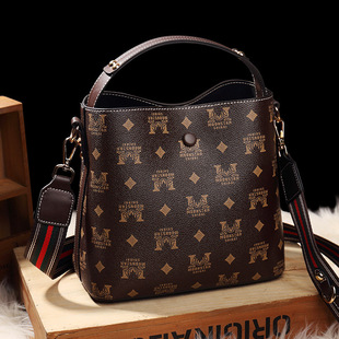 European and American Retro Three-Purpose Multipurpose Backpack Texture Genuine Leather Portable Backpack New Fashion Bag Cover Bag for Women European and American Retro Three-Purpose Multipurpose Backpack Texture Genuine Leather Portable Backpack New Fashion Bag Cover Bag for Women
