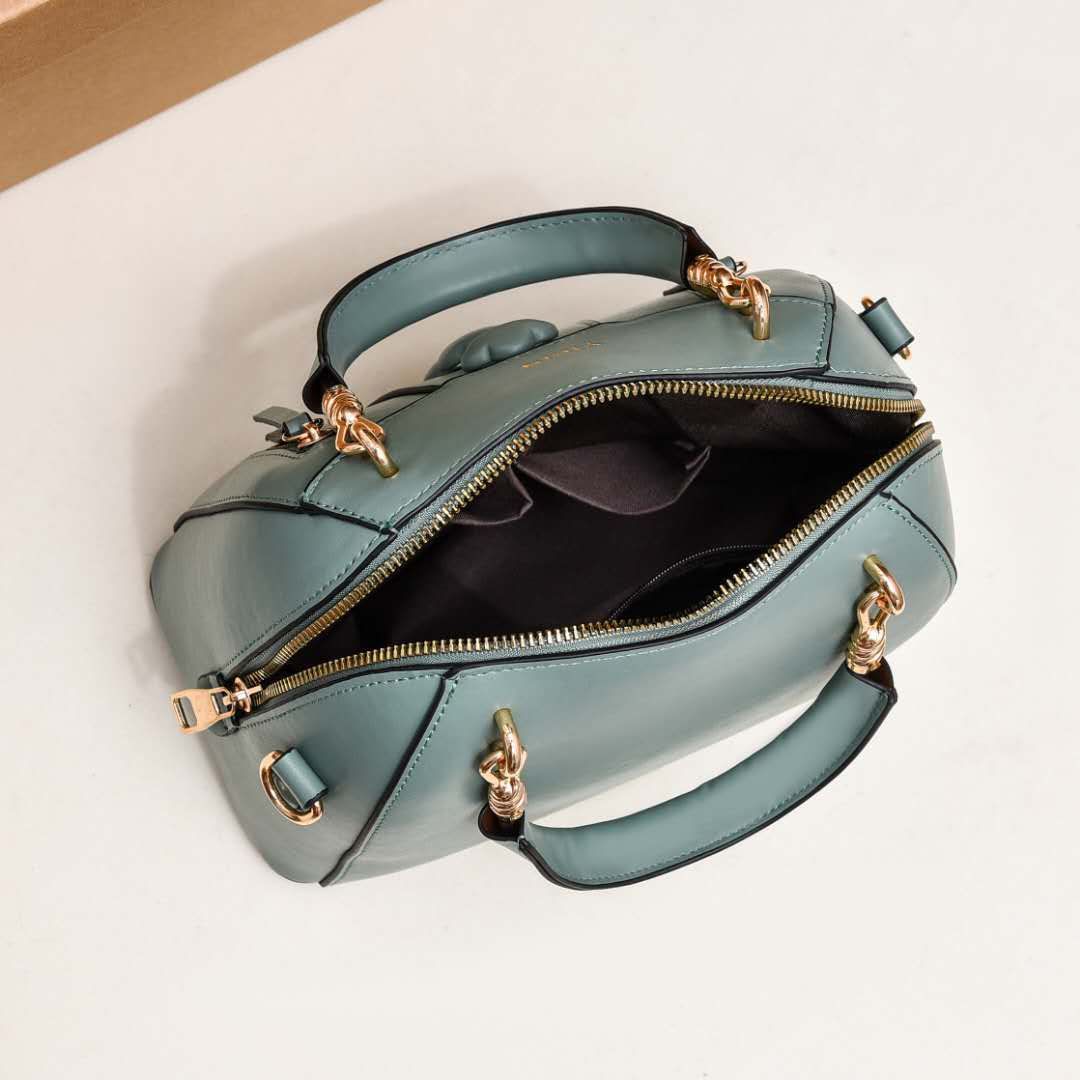 Factory Direct Sales Women's Shoulder Bag New Modern Simple Solid Color Bag Schoolgirl Bag Women's Handbag Fashion Bag Factory Direct Sales Women's Shoulder Bag New Modern Simple Solid Color Bag Schoolgirl Bag Women's Handbag Fashion Bag