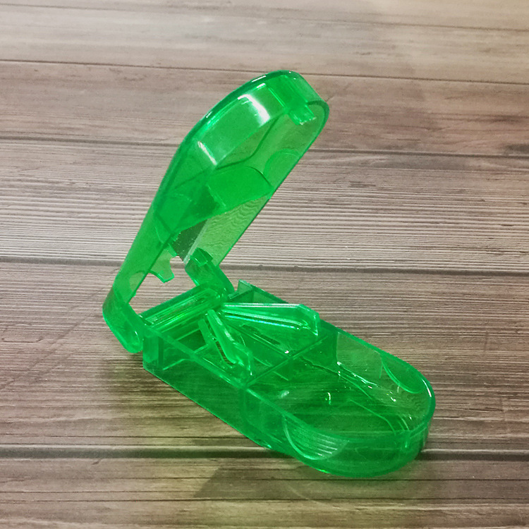 Transparent Pill Cutter with Divide Tablet Medicine Dispenser for the Elderly Convenient Carrying Travel Medicine Separating Box Medicine Cutter Box