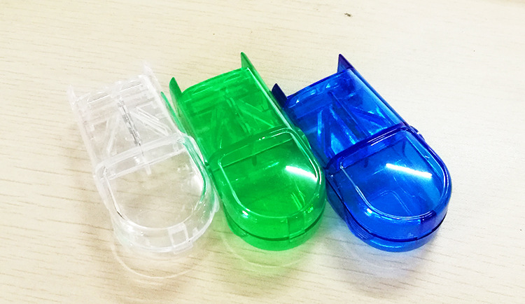 Transparent Pill Cutter with Divide Tablet Medicine Dispenser for the Elderly Convenient Carrying Travel Medicine Separating Box Medicine Cutter Box