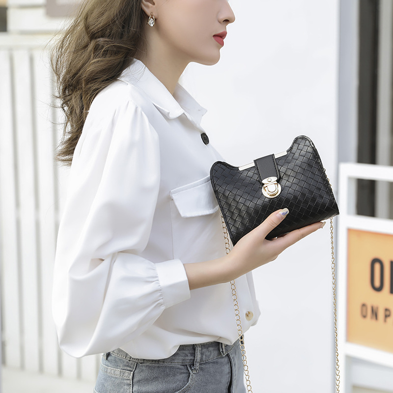 One Piece Dropshipping 2020 Winter Korean Style Cat Ear Woven Lock Chain Color Matching Small Square Bag Shoulder Crossbody Women Bag