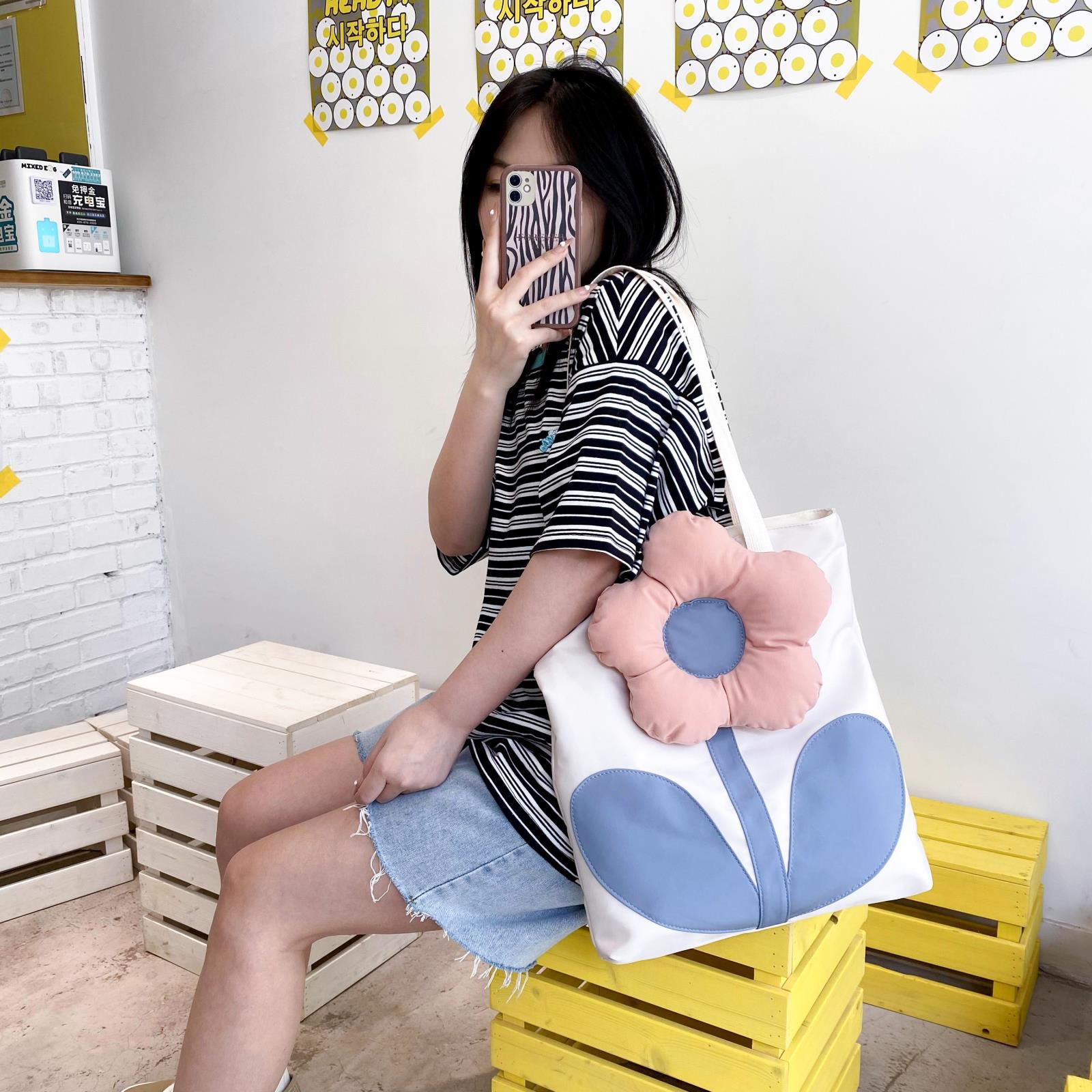 Spot Goods 2021 Summer Trendy New Personalized All-Match Flowers Korean Women Bag Large Capacity Shoulder Bag Factory Direct Sales