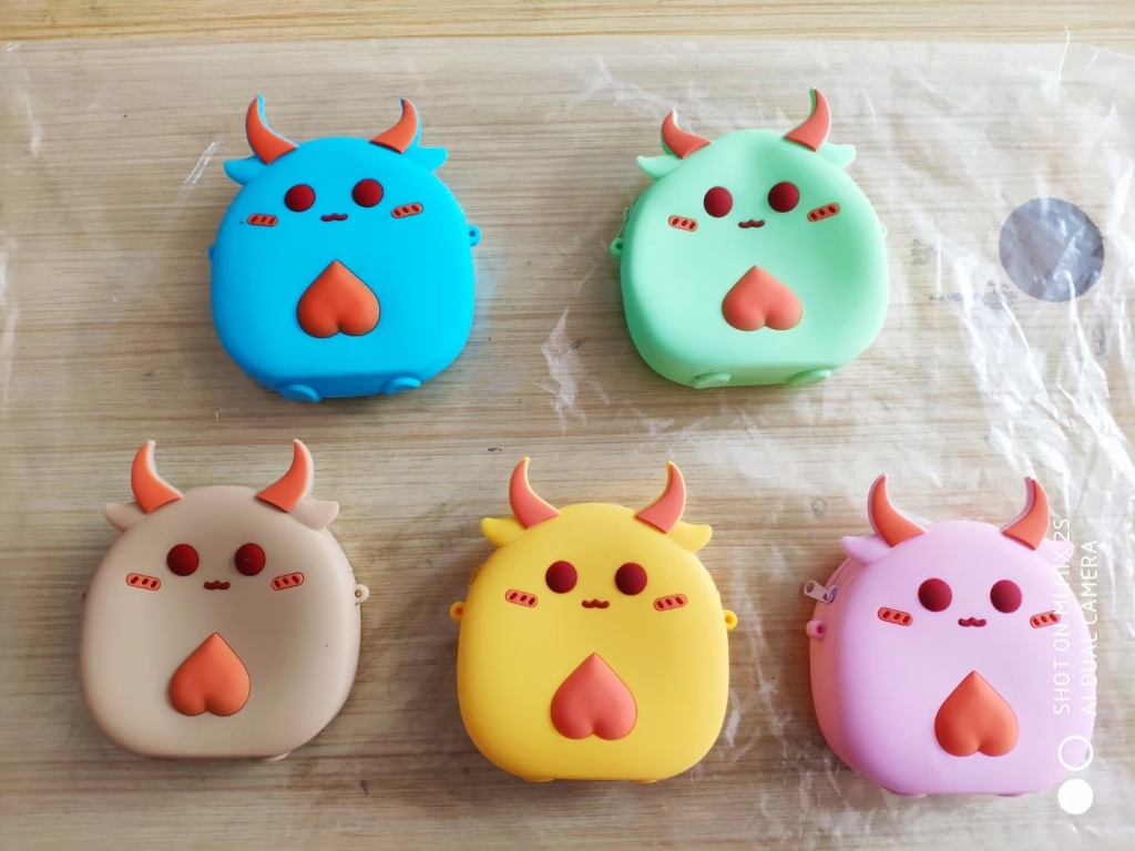 Cartoon Children's Silicone Satchel Epoxy Coin Purse Mobile Phone Bag Avocado Unicorn Donut Bag Children's Toys