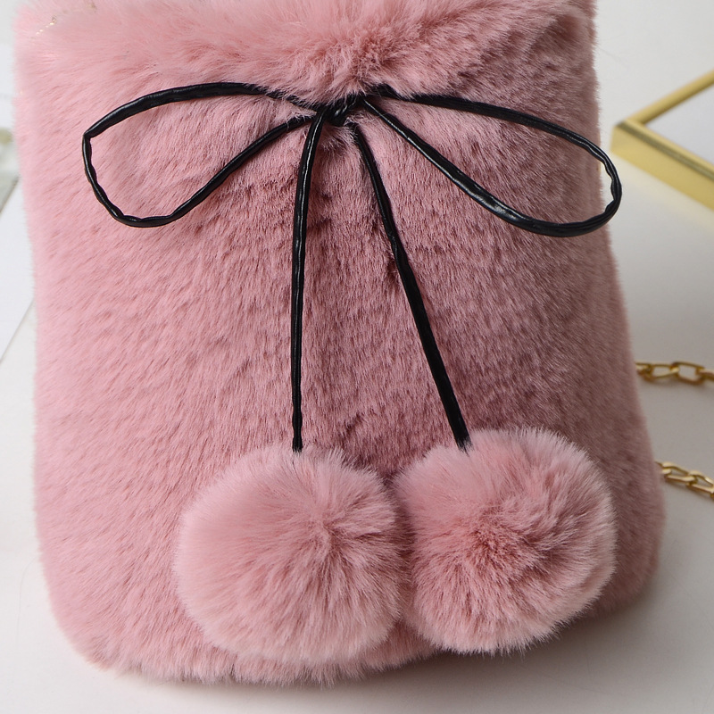 Express plush bucket bag ladies new one - shoulder tote bag in imitation fur Korean version bucket bag in autumn/winter new Express plush bucket bag ladies new one - shoulder tote bag in imitation fur Korean version bucket bag in autumn/winter new