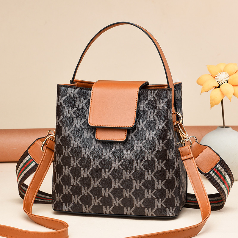 Fashion bucket bag women&#039;s new high-capacity single shoulder portable bag in autumn 2021