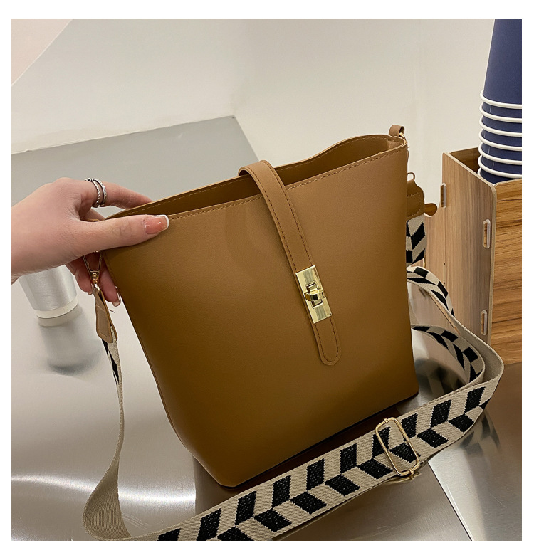 Vintage Bag Broadband Crossbody Bag Shoulder Western Style Bucket Bag Vintage Bag Broadband Crossbody Bag Shoulder Western Style Bucket Bag