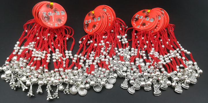 A1524 Imitation Silver Bell Red Rope Bracelet Jewelry Jewelry Yiwu 2 Yuan Two Yuan Shop Supplies for Stall and Night Market Wholesale A1524 Imitation Silver Bell Red Rope Bracelet Jewelry Jewelry Yiwu 2 Yuan Two Yuan Shop Supplies for Stall and Night Market Wholesale