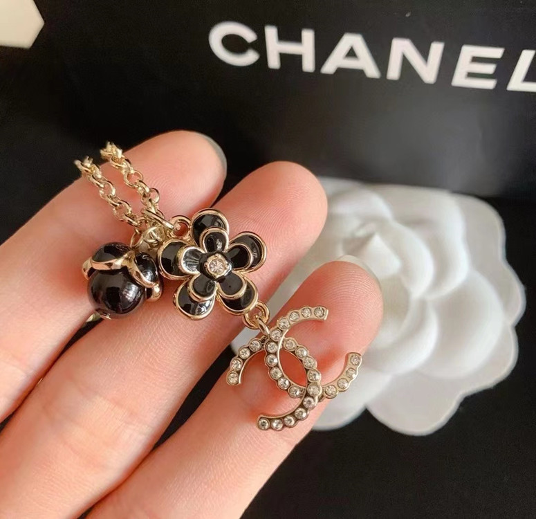 Classic Style New Pearl Necklace European and American Style Xiangjia Retro Diamond Double C Necklace Bracelet Ear Studs Earrings Pendant