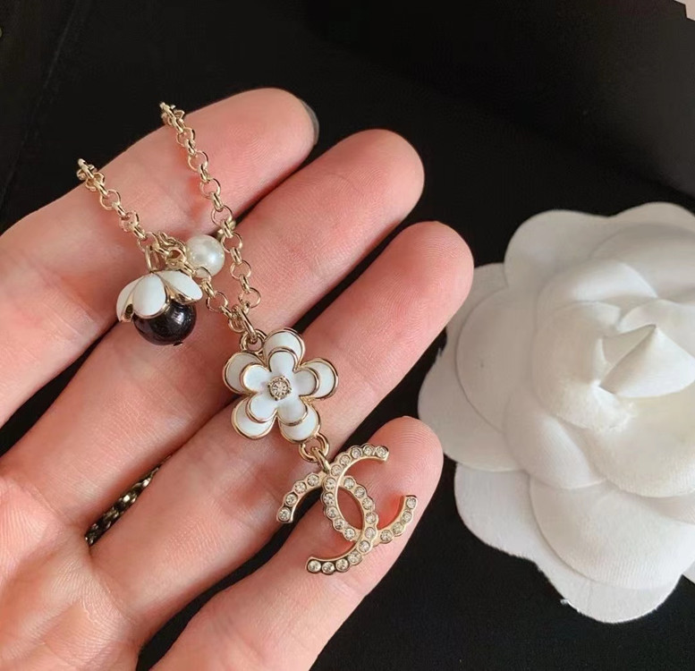 Classic Style New Pearl Necklace European and American Style Xiangjia Retro Diamond Double C Necklace Bracelet Ear Studs Earrings Pendant