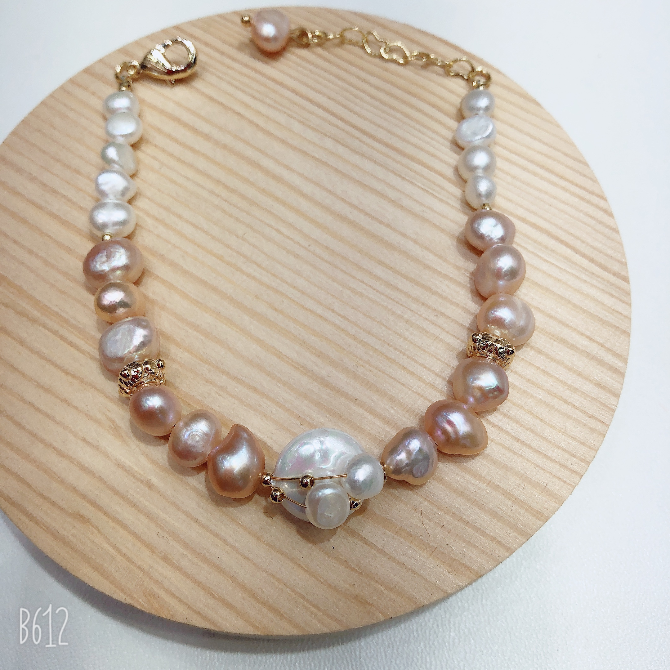 The most popular 14K real gold amethyst bracelet this year is The original pearl design bracelet for domestic sale