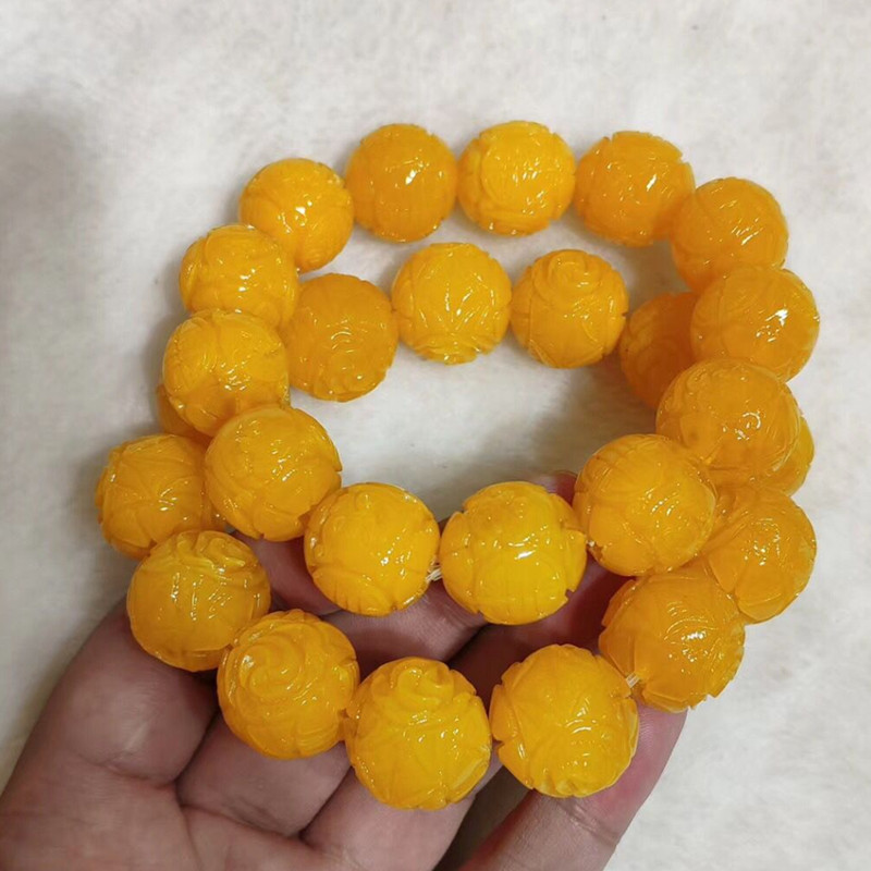 Natural second generation honey wax amber chicken oil yellow old honey Buddha beads bracelet hand string men and women Natural second generation honey wax amber chicken oil yellow old honey Buddha beads bracelet hand string men and women