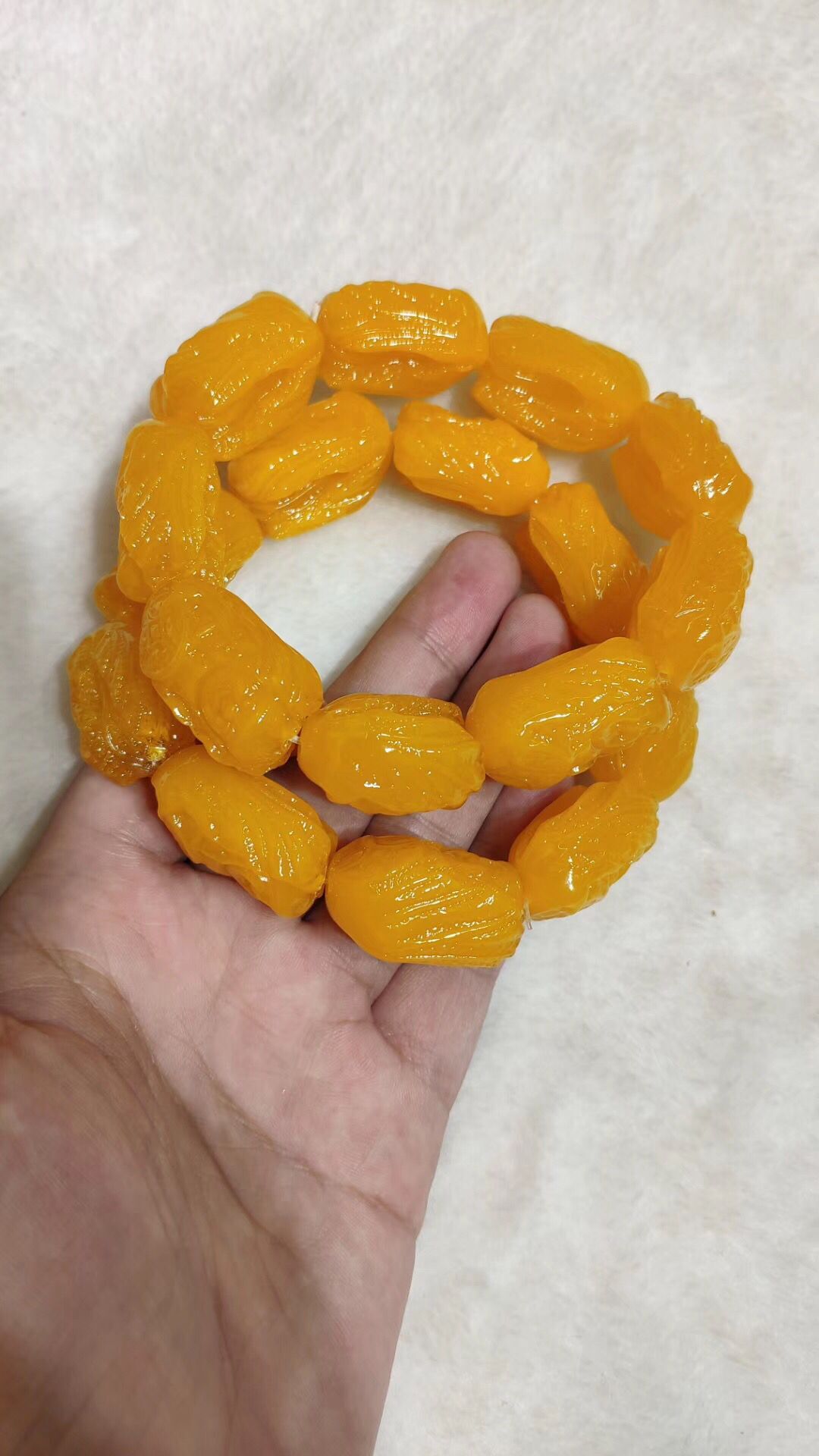 Natural second generation honey wax amber chicken oil yellow old honey Buddha beads bracelet hand string men and women Natural second generation honey wax amber chicken oil yellow old honey Buddha beads bracelet hand string men and women