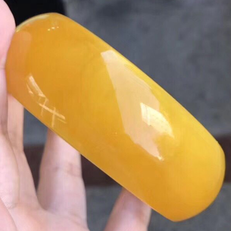 Natural second generation chicken oil yellow blood pearl blue pearl wax bracelet amber hand ornaments selected bracelet Natural second generation chicken oil yellow blood pearl blue pearl wax bracelet amber hand ornaments selected bracelet