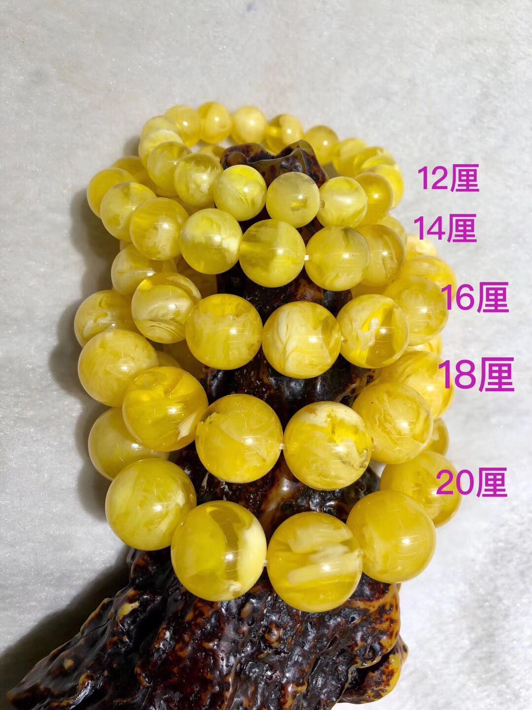 Hot style honey wax bracelet hands channelled natural second generation chicken oil yellow violet blue Po green amber Hot style honey wax bracelet hands channelled natural second generation chicken oil yellow violet blue Po green amber