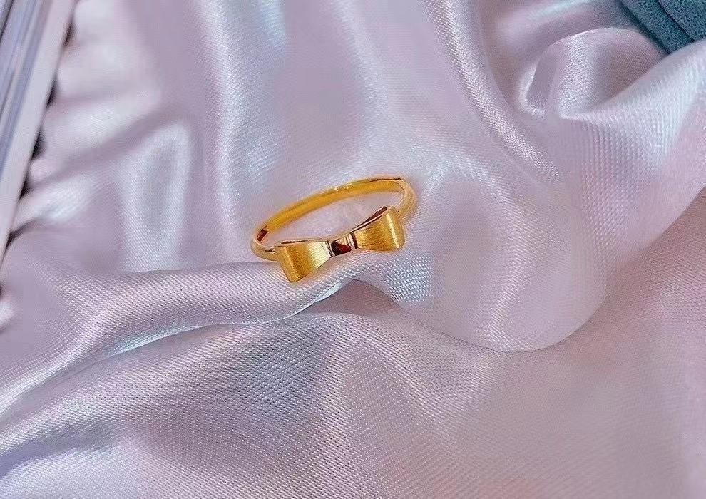Carmano 18K Gold Small Bowknot Ring AU750 Gold Yellow Women's Bracelet Simple Graceful Drainage Carmano 18K Gold Small Bowknot Ring AU750 Gold Yellow Women's Bracelet Simple Graceful Drainage