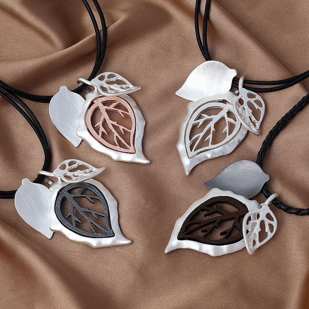 Foreign Trade 2021 New Women's Dress Accessories Korean Style Alloy Flash Rope Women's Handmade Natural Stone Short Clavicle Necklace