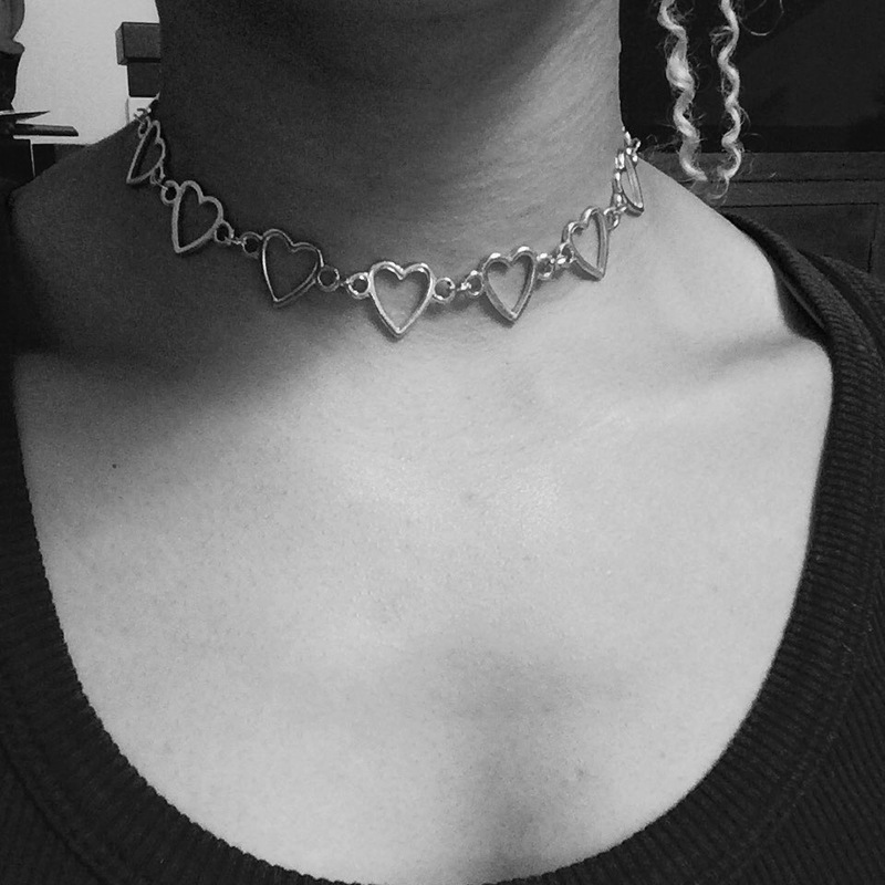 Retro Girl&#039;s Court Hollow Necklace Choker Clavicle Chain Necklace Women&#039;s Cross-Border Hip Hop Accessories Peach Heart Necklace