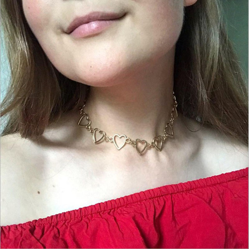 Retro Girl's Court Hollow Necklace Choker Clavicle Chain Necklace Women's Cross-Border Hip Hop Accessories Peach Heart Necklace Retro Girl's Court Hollow Necklace Choker Clavicle Chain Necklace Women's Cross-Border Hip Hop Accessories Peach Heart Necklace
