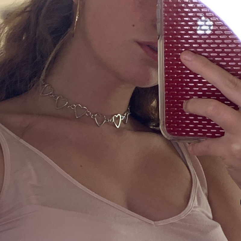 Retro Girl's Court Hollow Necklace Choker Clavicle Chain Necklace Women's Cross-Border Hip Hop Accessories Peach Heart Necklace Retro Girl's Court Hollow Necklace Choker Clavicle Chain Necklace Women's Cross-Border Hip Hop Accessories Peach Heart Necklace