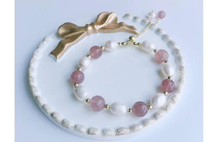 New strawberry crystal bracelet String natural freshwater Pearl zircon Adjustable Elastic retro Ins Design girl New strawberry crystal bracelet String natural freshwater Pearl zircon Adjustable Elastic retro Ins Design girl