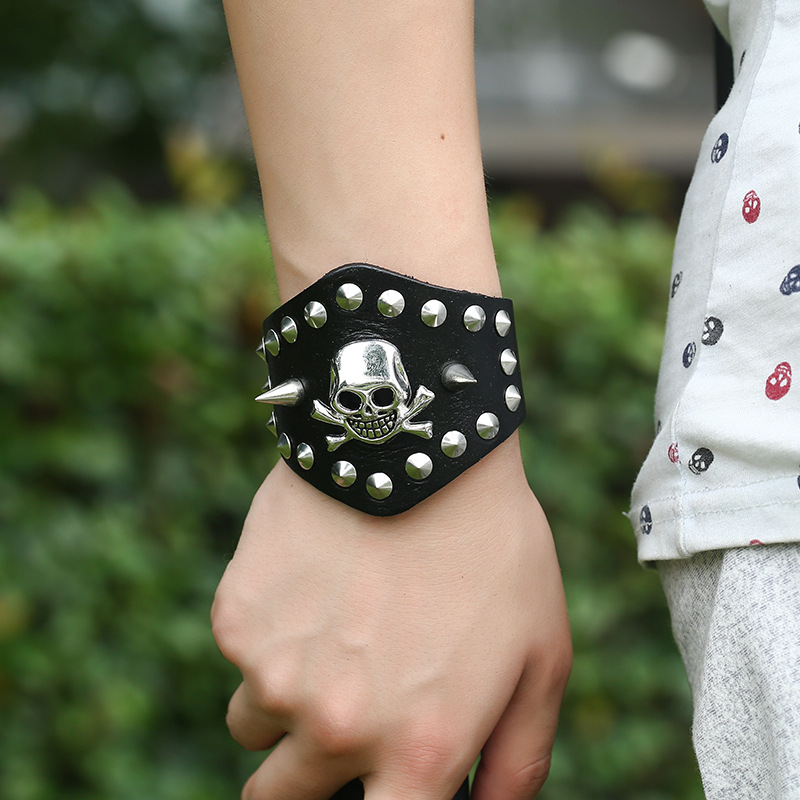 Factory Direct Sales European and American Punk Rivet Skull Cattle Leather Bracelet Bracelet Exaggerated Men's Wide Leather Leather Bracelet Factory Direct Sales European and American Punk Rivet Skull Cattle Leather Bracelet Bracelet Exaggerated Men's Wide Leather Leather Bracelet