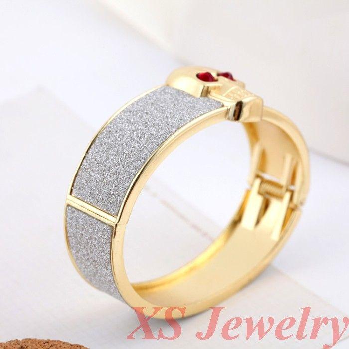 Europe and the United States smooth metal bracelet bracelet bracelet Punk Skull opening exaggerated female models Europe and the United States smooth metal bracelet bracelet bracelet Punk Skull opening exaggerated female models