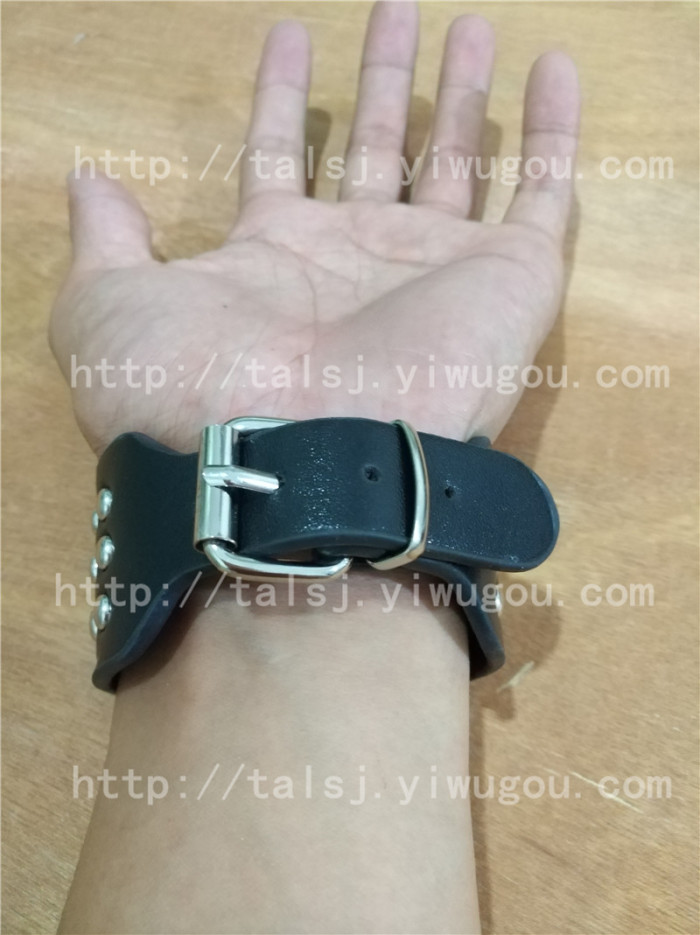 Metal rivets skull bracelet metal punk wind leather wristbands Metal rivets skull bracelet metal punk wind leather wristbands