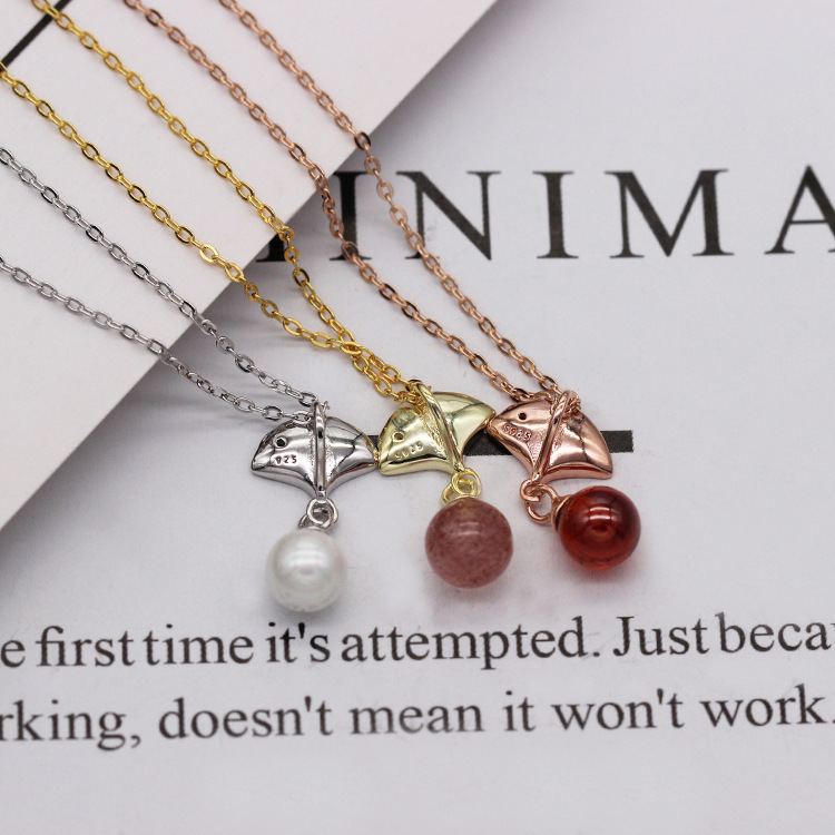 S925 pure silver plated platinum garnet strawberry crystal maple leaf necklace simple and grace valentine&#039;s day gift from Korea and Japan