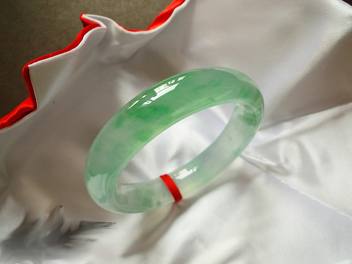 Jade bracelet  Highest-Ranking Imperial Concubine Bracelet Ice-like Yang Green Floating Flower Jade Bracelet for Women