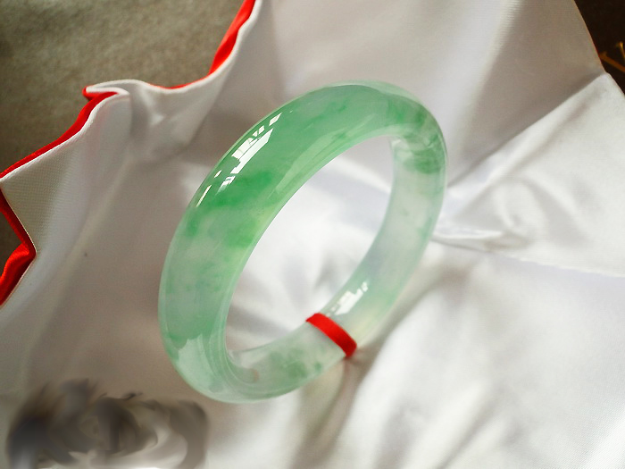 Jade bracelet Highest-Ranking Imperial Concubine Bracelet Ice-like Yang Green Floating Flower Jade Bracelet for Women Jade bracelet Highest-Ranking Imperial Concubine Bracelet Ice-like Yang Green Floating Flower Jade Bracelet for Women