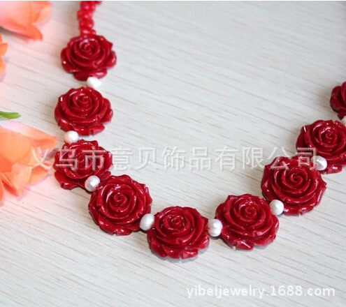 Coral coral natural peanut beads on both sides rose Pearl Necklace Double roses necklace